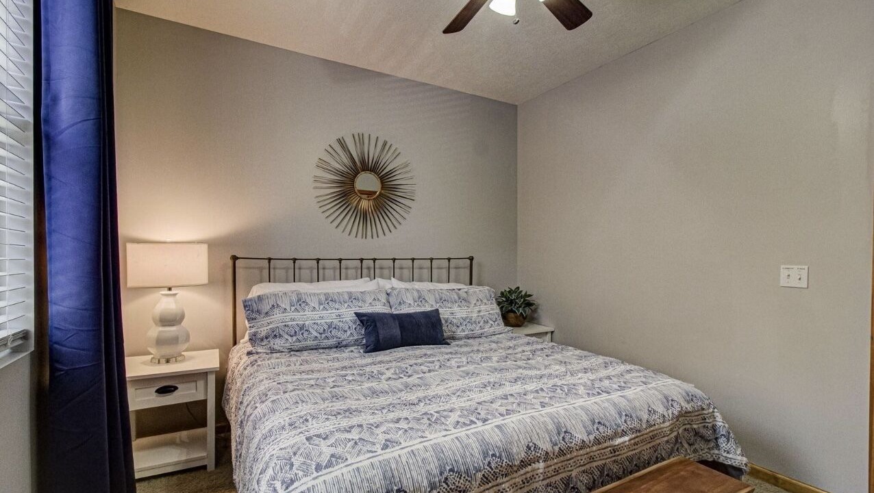 Photo of Bedroom in Flat Hollow Marina