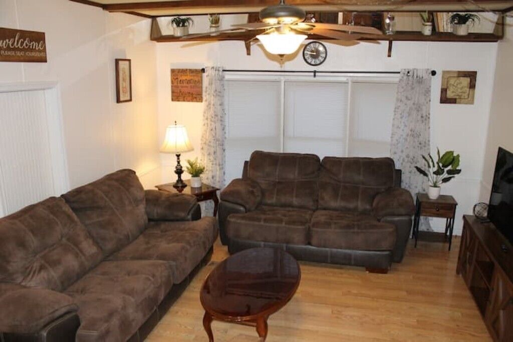 Photo of Livingroom in Town of New Haven