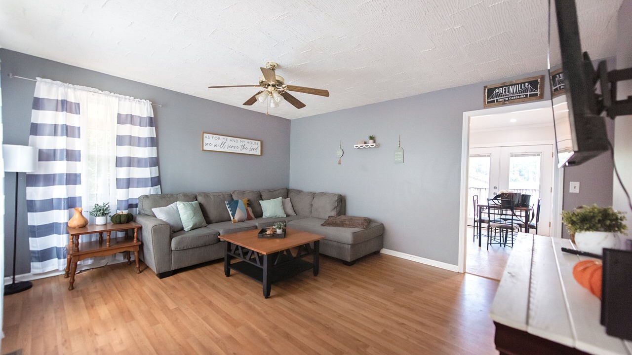 Photo of Livingroom in Travelers Rest