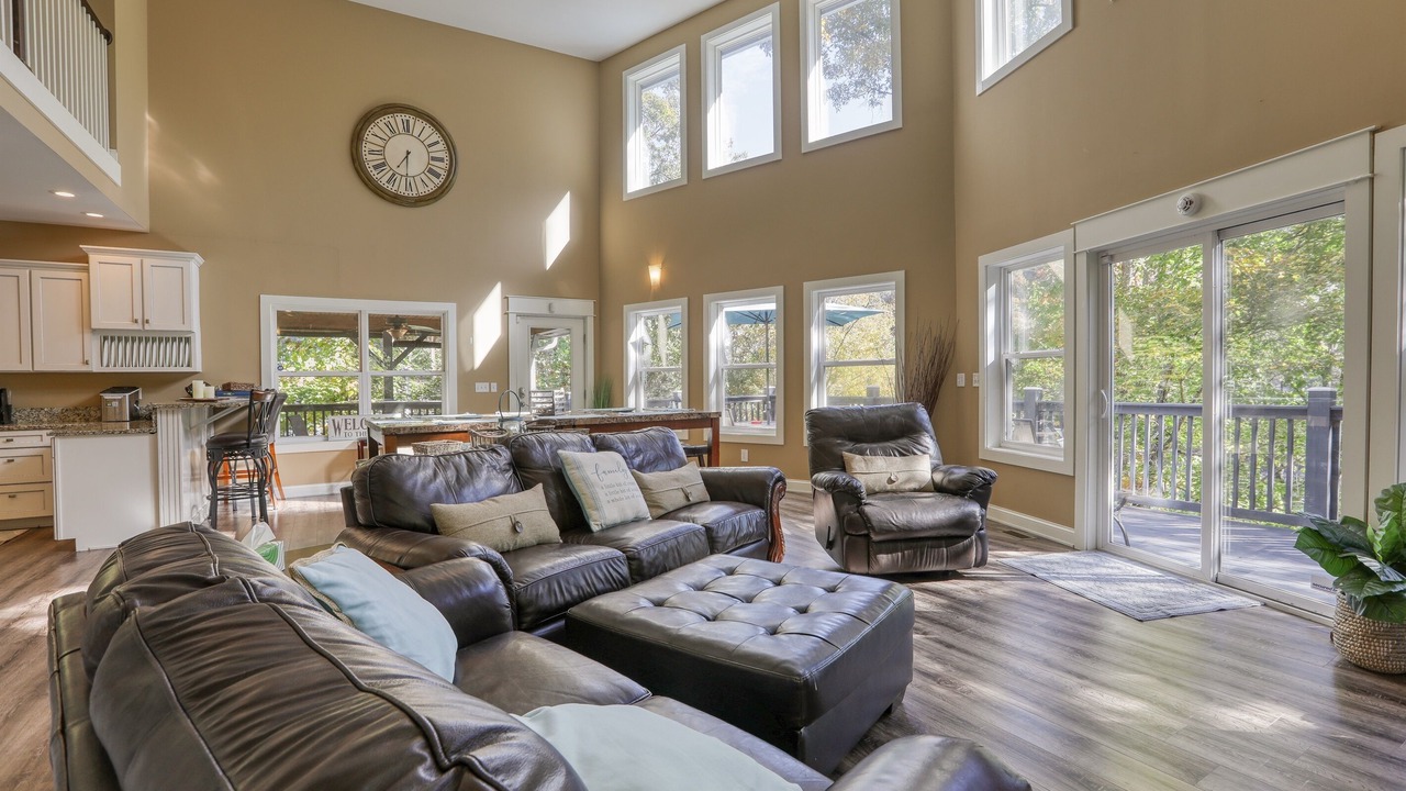 Photo of Livingroom in Flat Hollow Marina