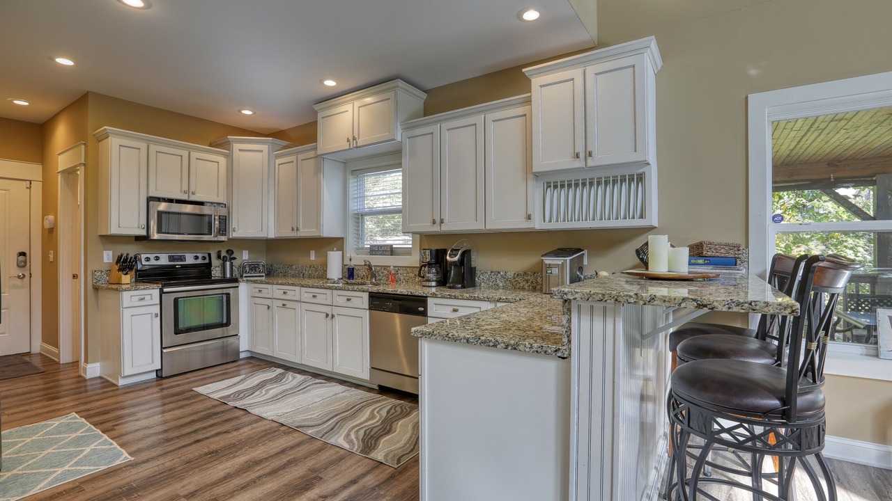 Photo of Kitchen in Flat Hollow Marina