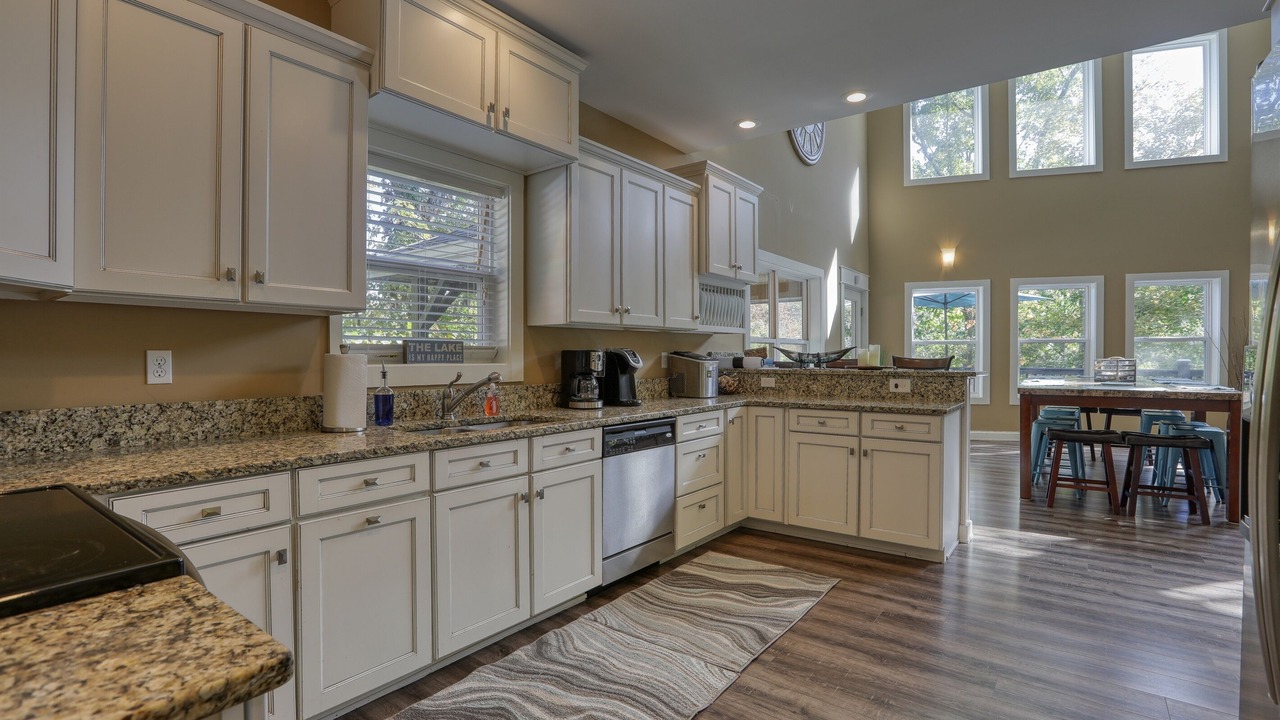 Photo of Kitchen in Flat Hollow Marina