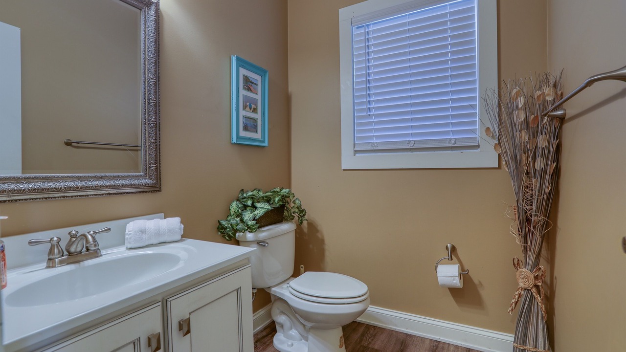Photo of Bathroom in Flat Hollow Marina