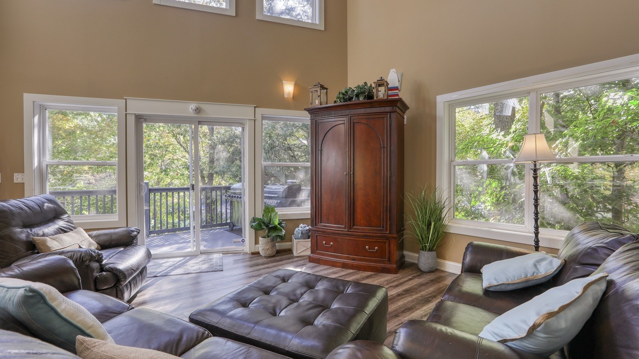 Photo of Livingroom in Flat Hollow Marina