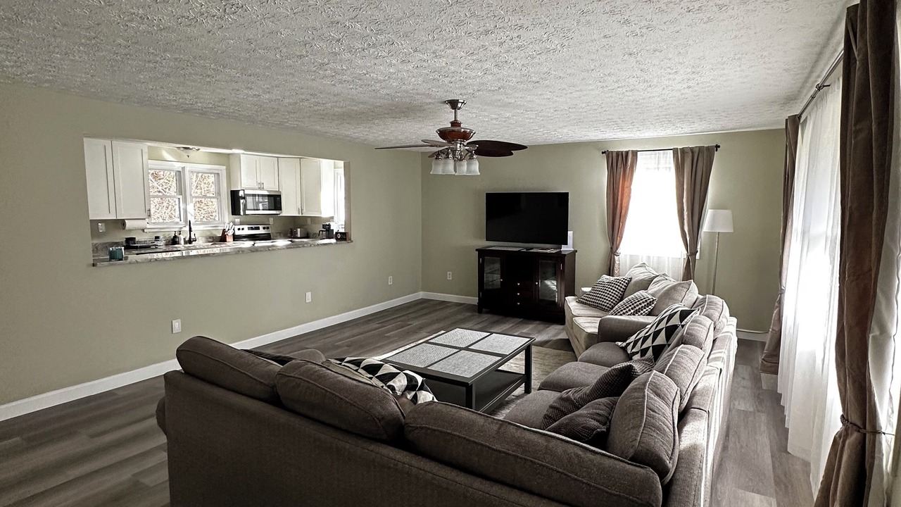 Photo of Livingroom in Newcomb