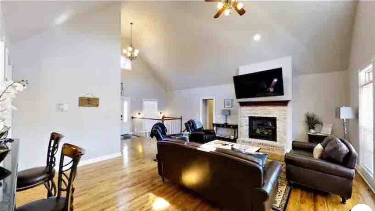 Photo of Livingroom in Monterey