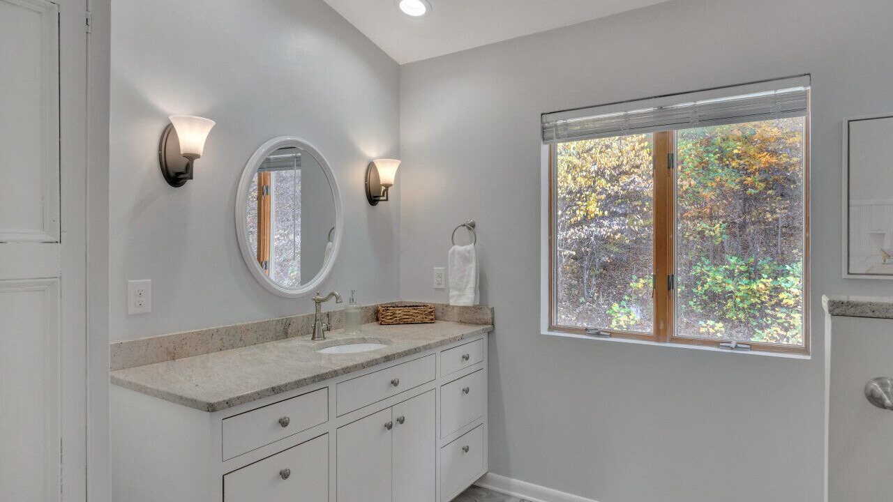 Photo of Bathroom in Roseland