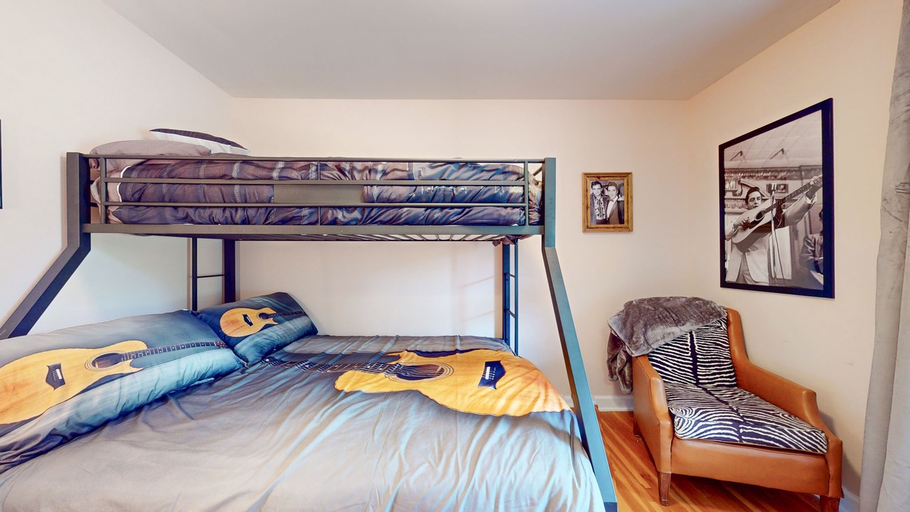 Photo of Bedroom in Hendersonville
