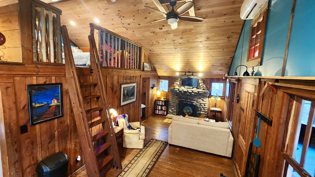 Photo of Livingroom in Black Mountain