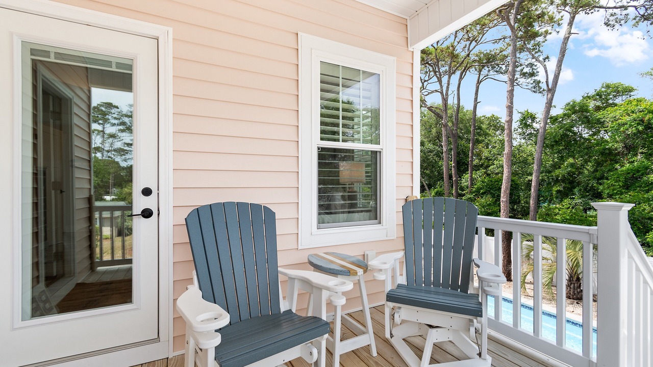 Photo of Patio Balcony in Tranquil Harbour