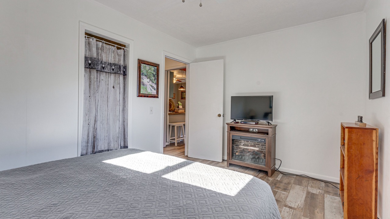Photo of Bedroom in Kyle