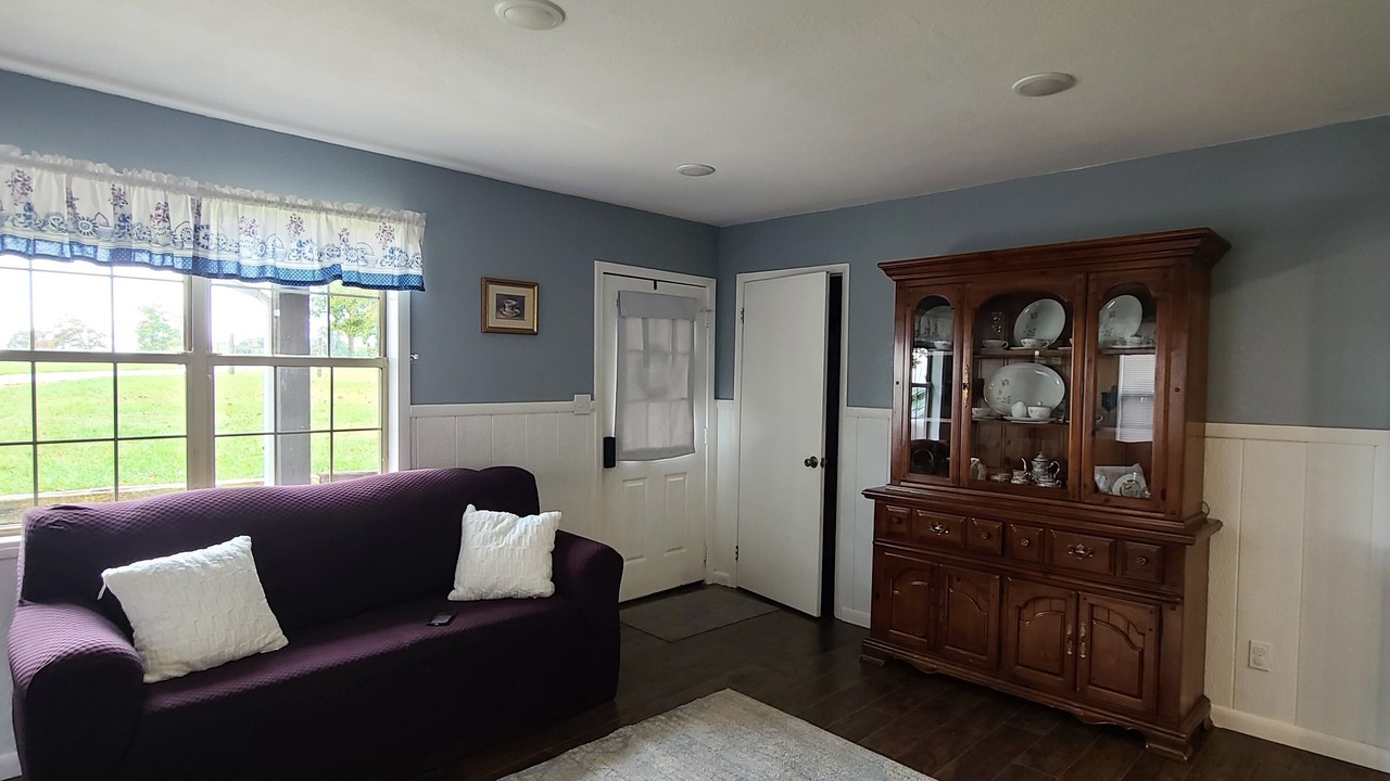 Photo of Livingroom in Muddy Pond