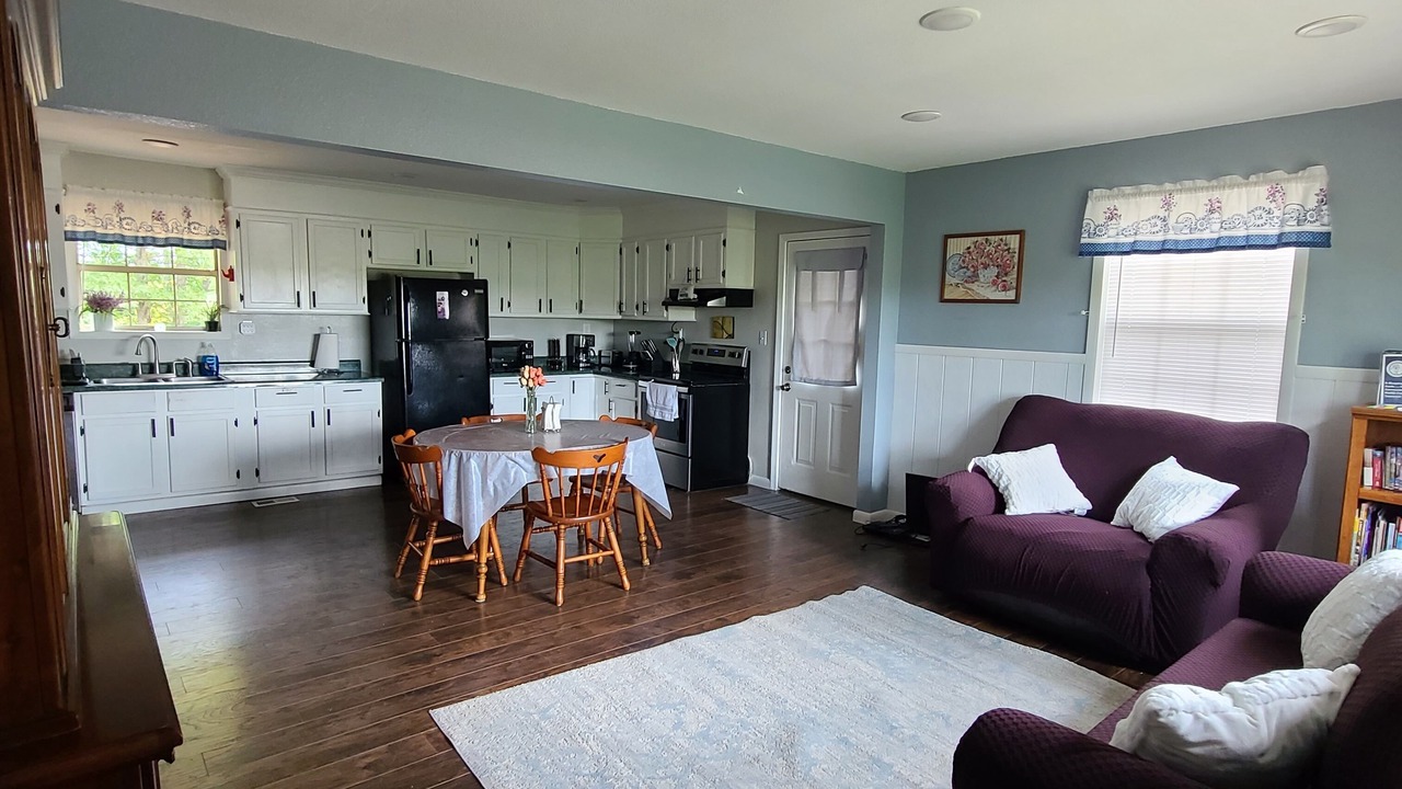Photo of Livingroom in Muddy Pond