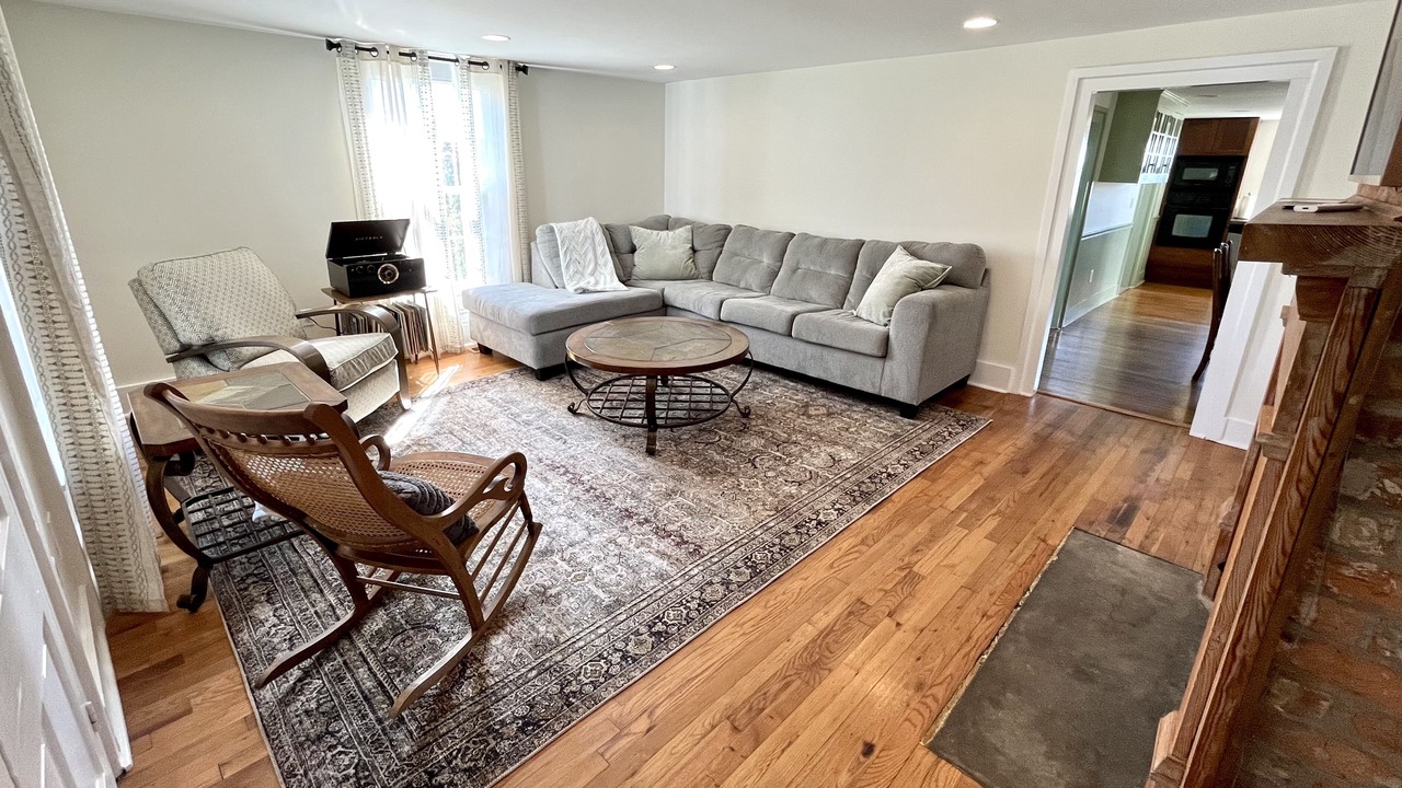 Photo of Livingroom in Blacksburg