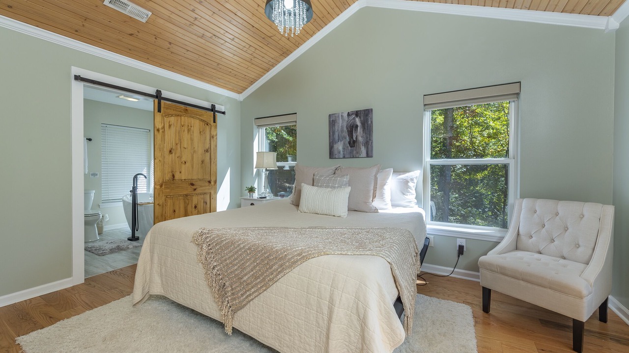 Photo of Bedroom in Burnsville