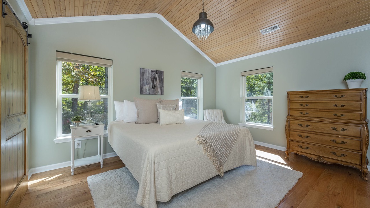 Photo of Bedroom in Burnsville