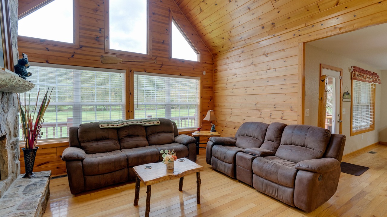 Photo of Livingroom in Hiawassee