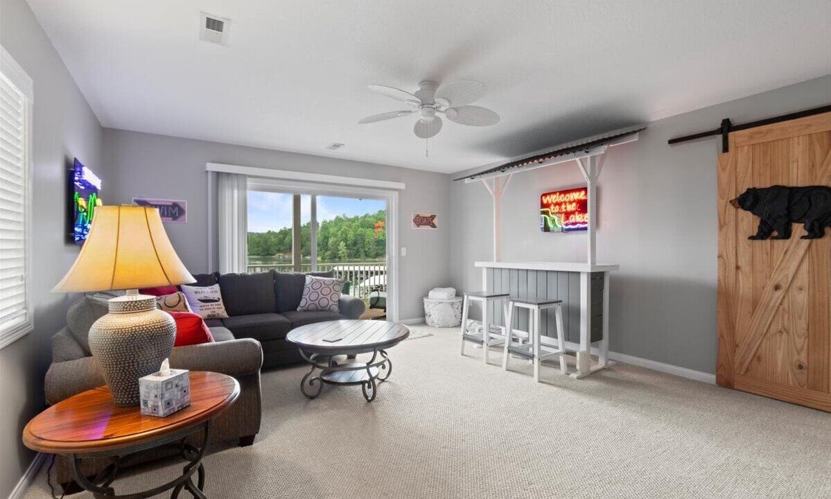 Photo of Livingroom in La Follette
