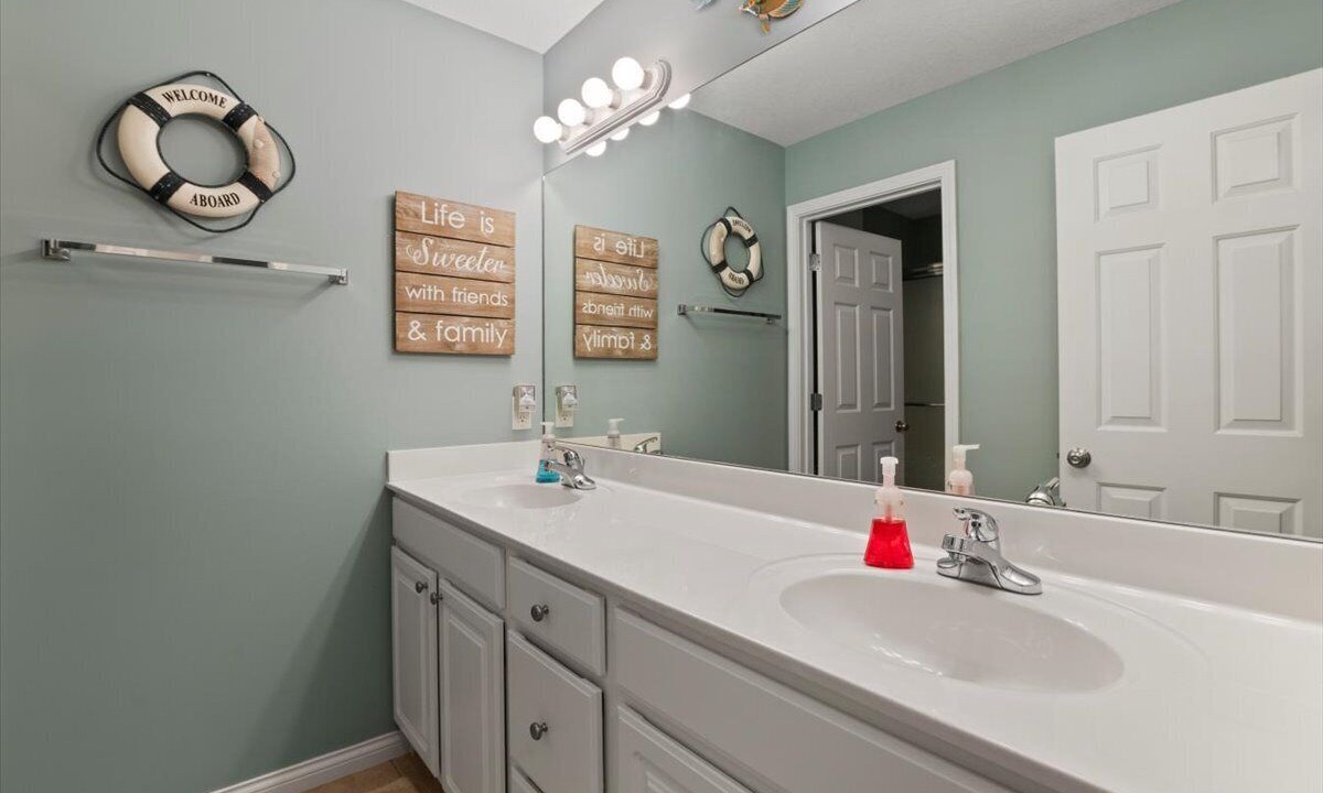 Photo of Bathroom in La Follette