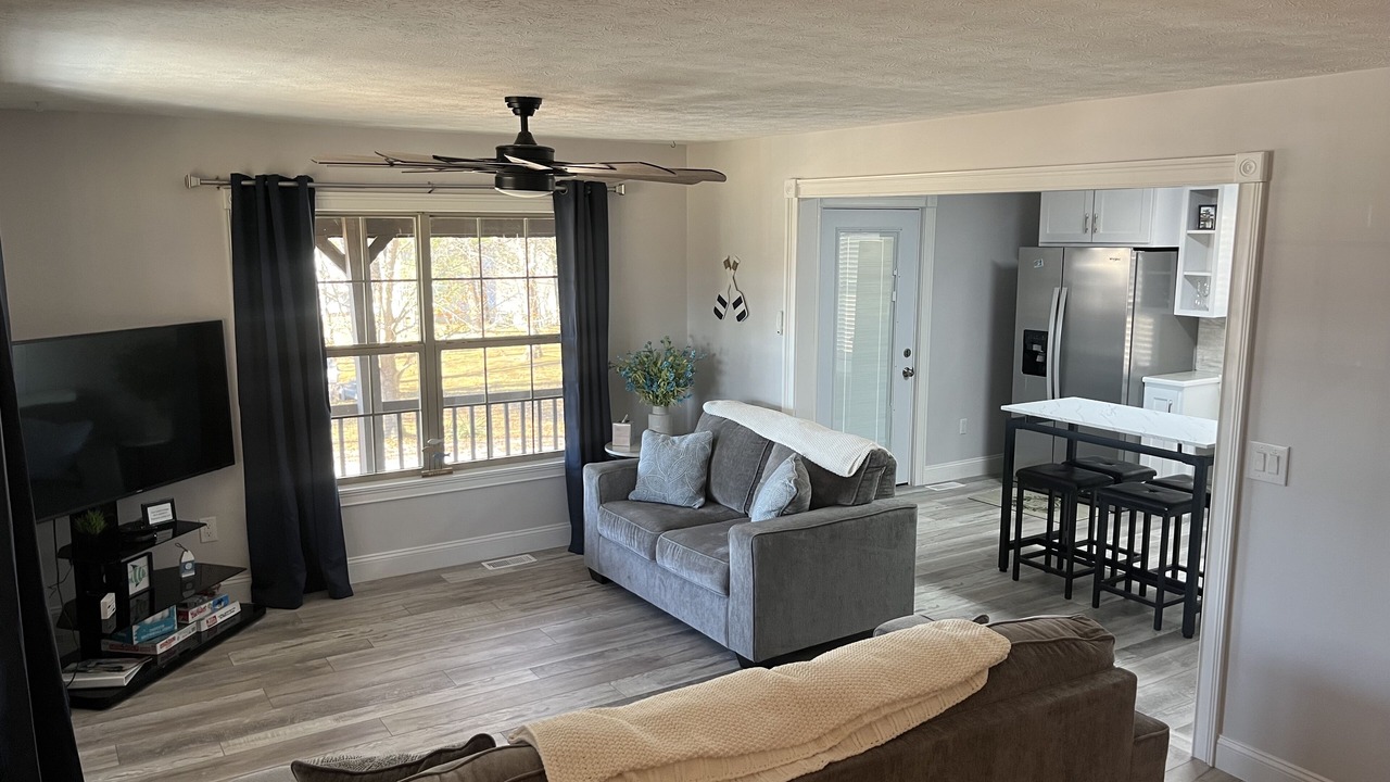 Photo of Livingroom in Byrdstown