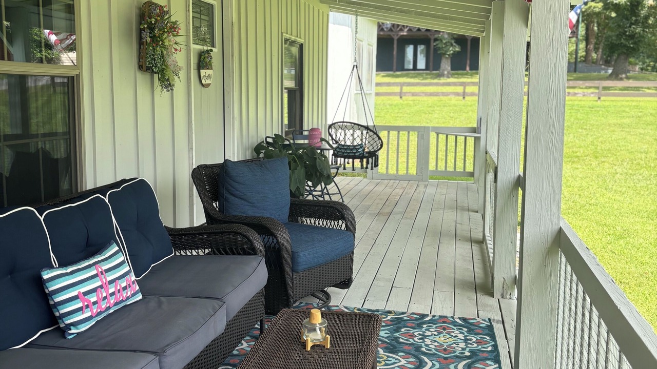 Photo of Patio Balcony in Byrdstown