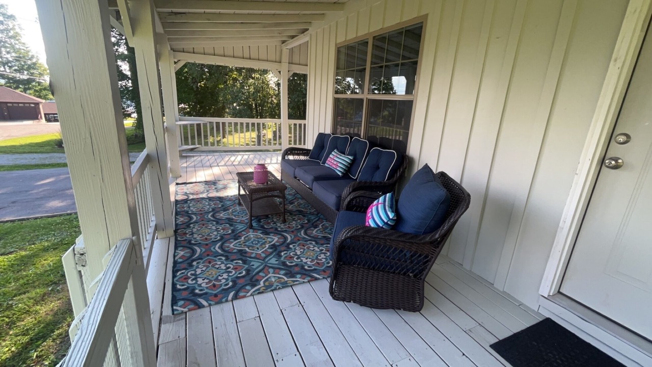 Photo of Patio Balcony in Byrdstown