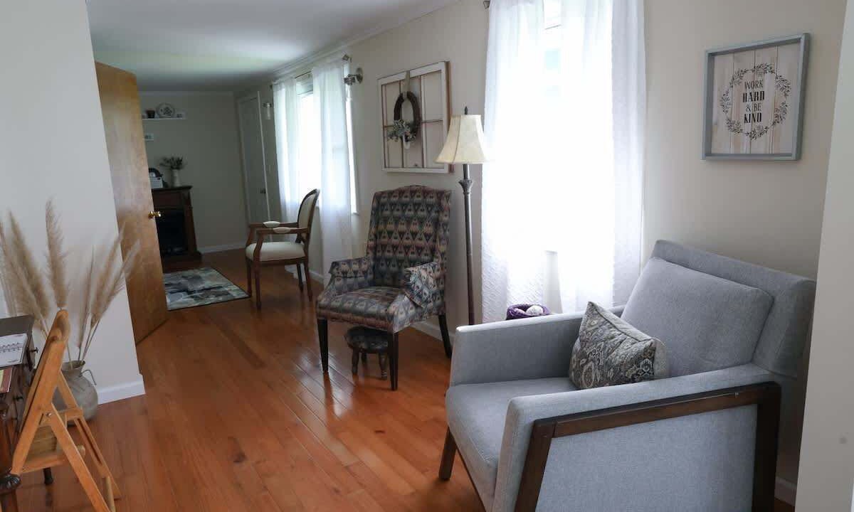 Photo of Livingroom in Burks Fork