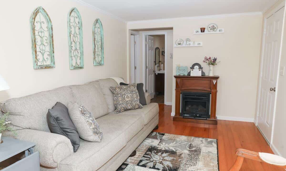 Photo of Livingroom in Burks Fork