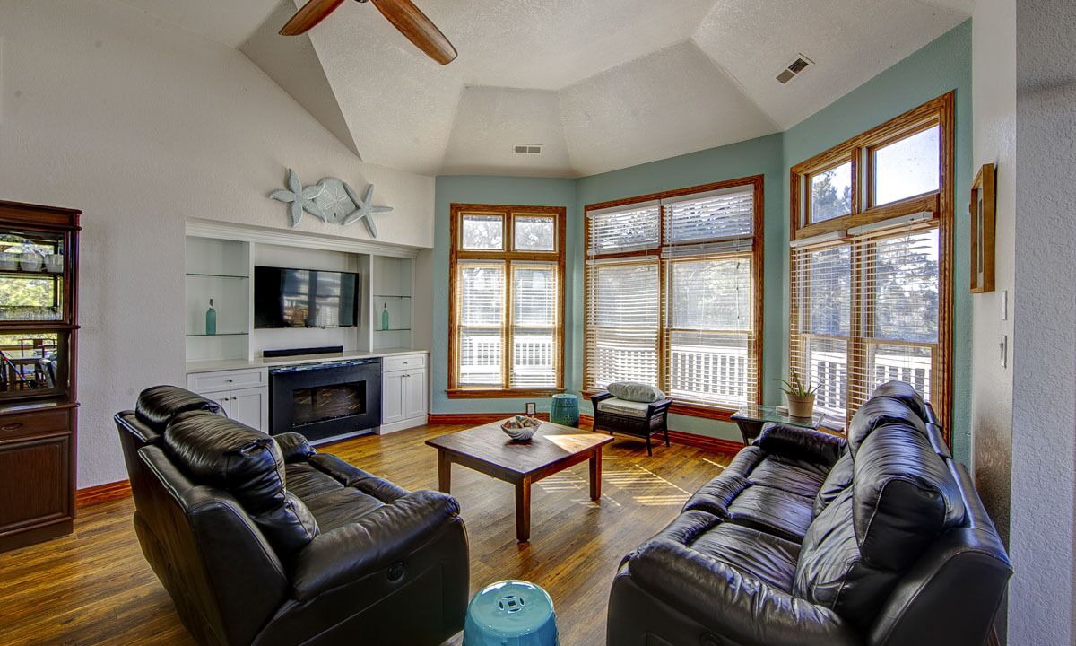 Photo of Livingroom in Monteray Shores