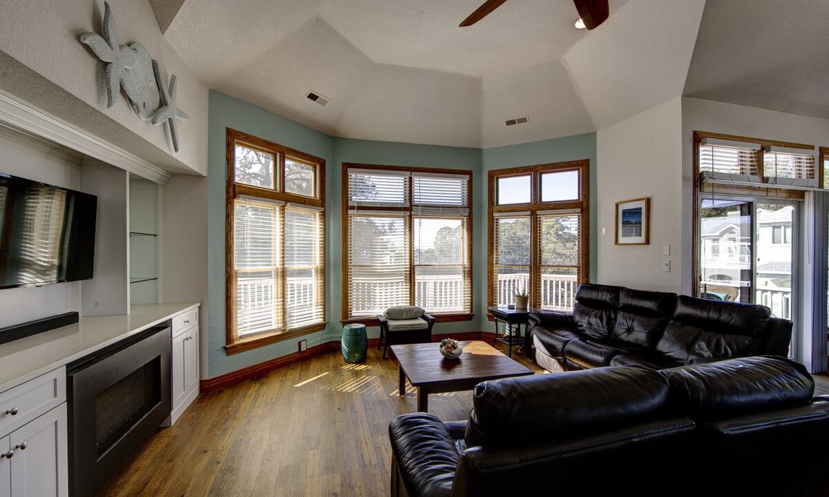 Photo of Livingroom in Monteray Shores