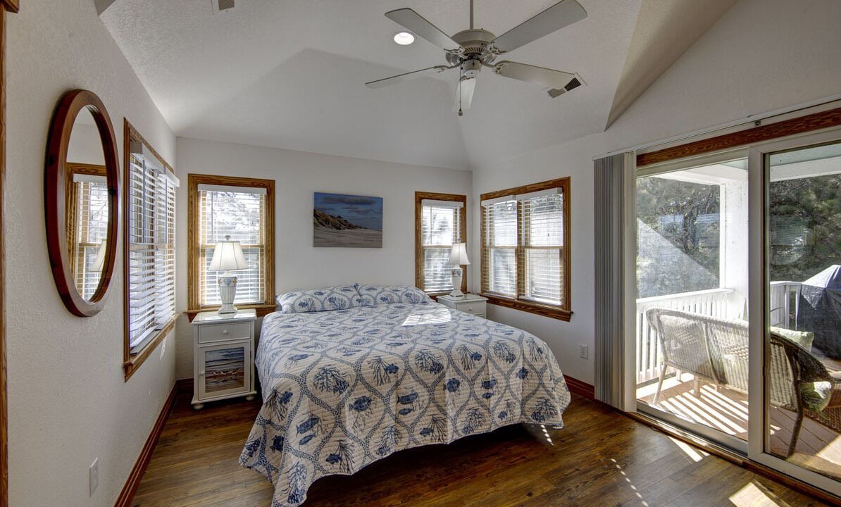 Photo of Bedroom in Monteray Shores