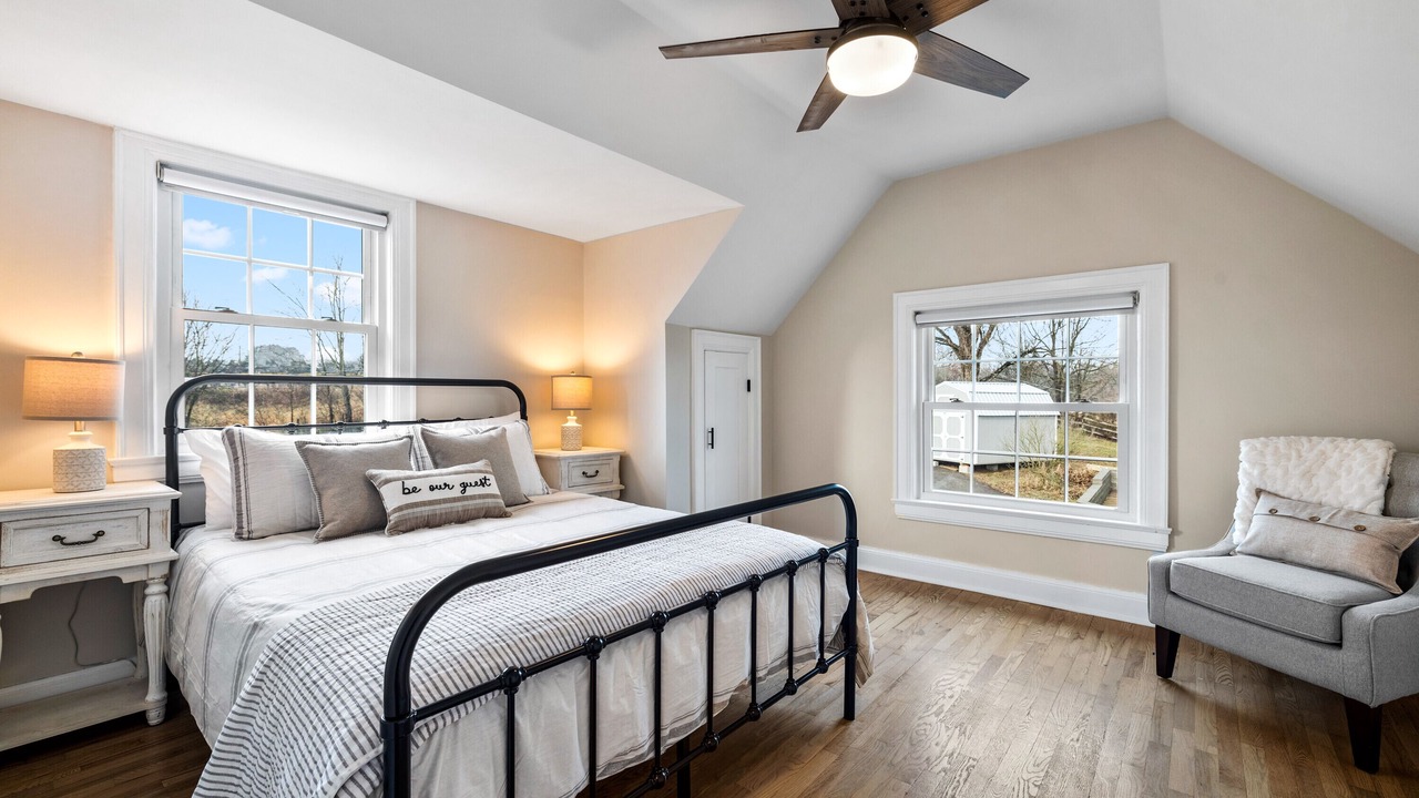 Photo of Bedroom in Maryville