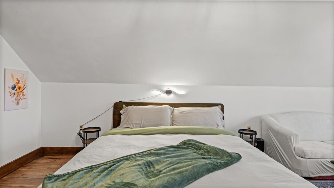 Photo of Bedroom in Townsend