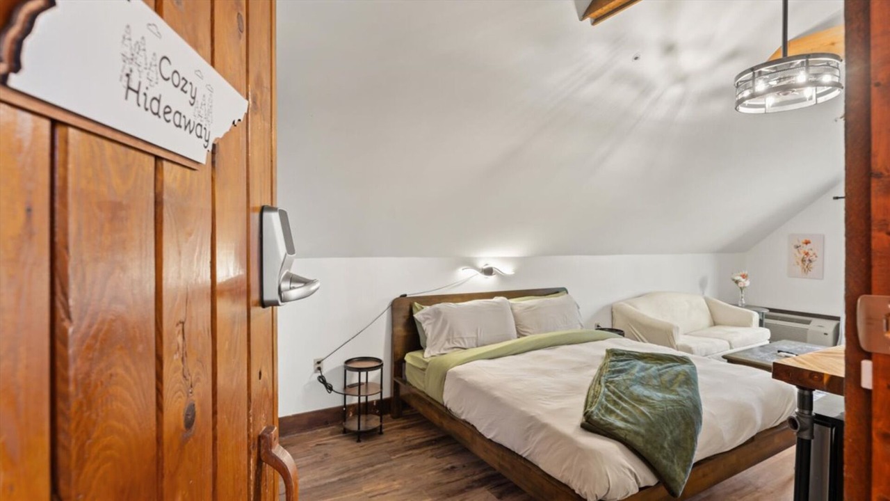 Photo of Bedroom in Townsend