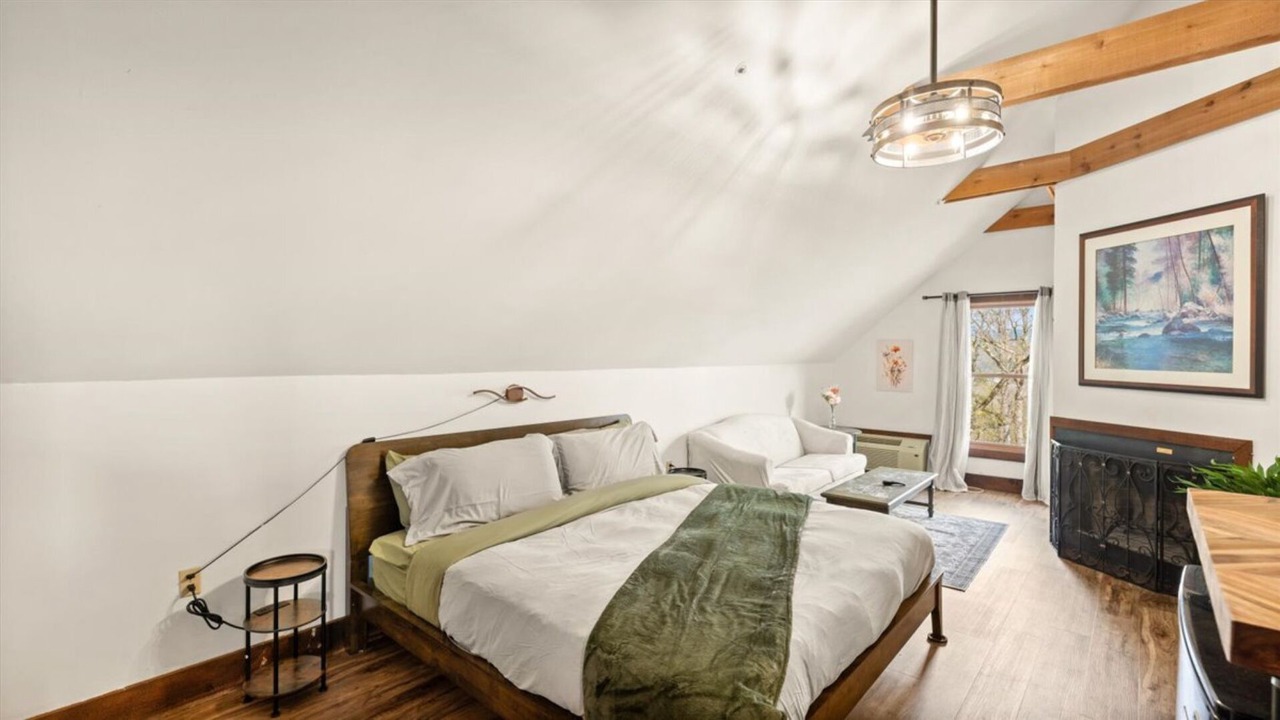 Photo of Bedroom in Townsend