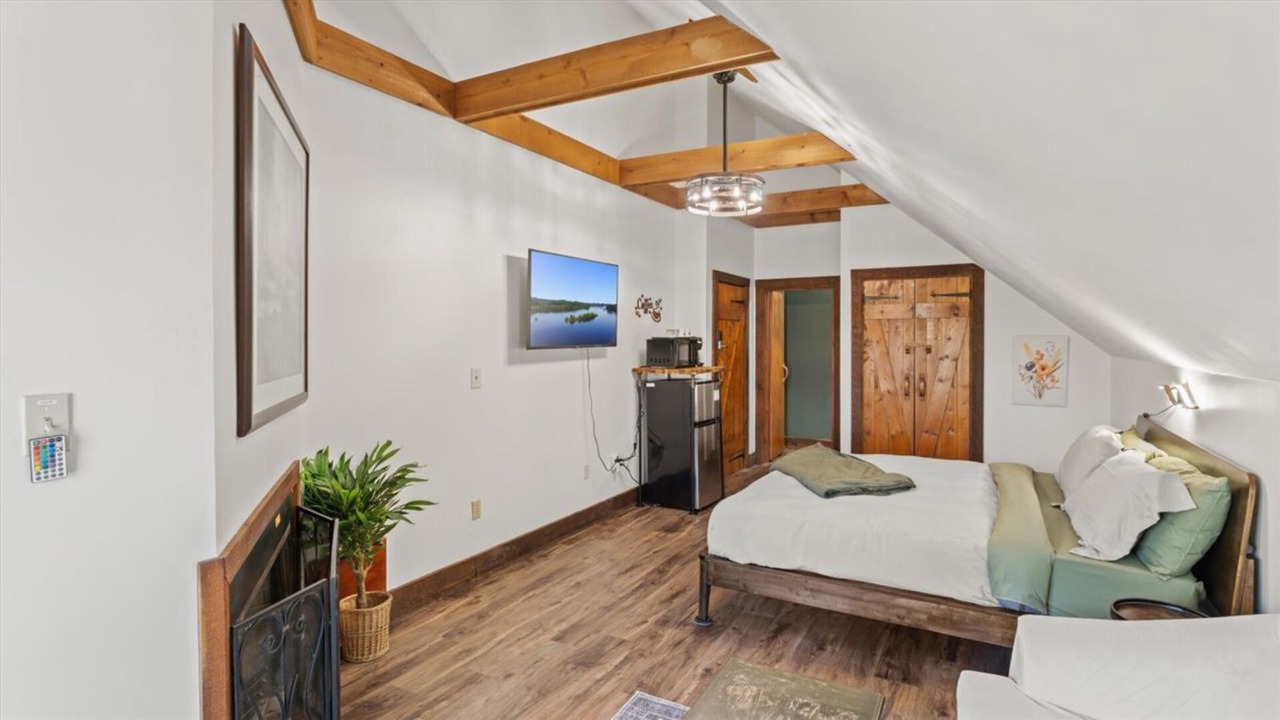 Photo of Bedroom in Townsend