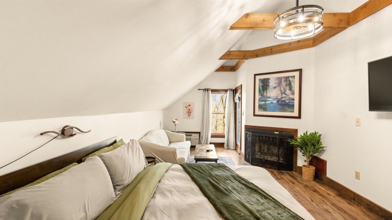 Photo of Bedroom in Townsend