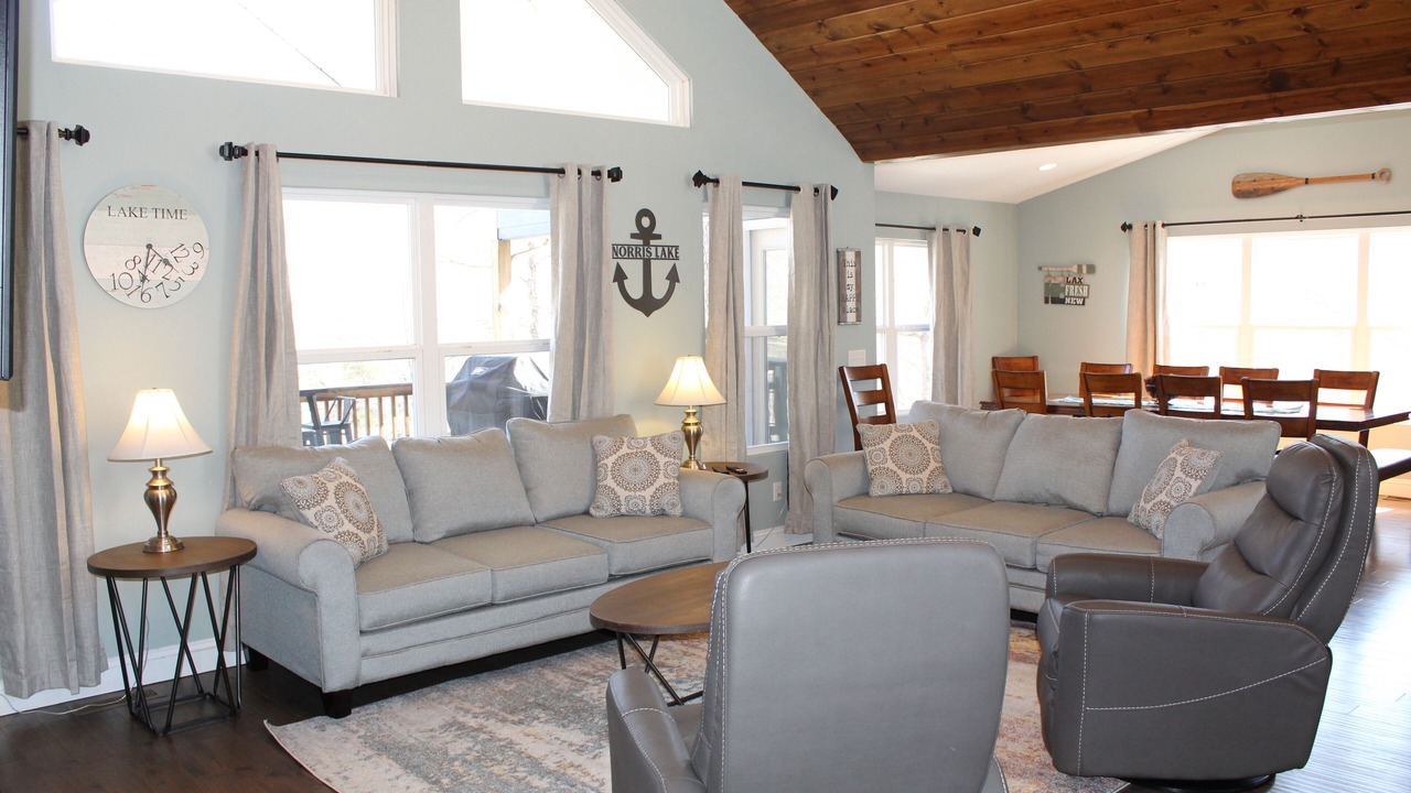 Photo of Livingroom in Lakeside Estates