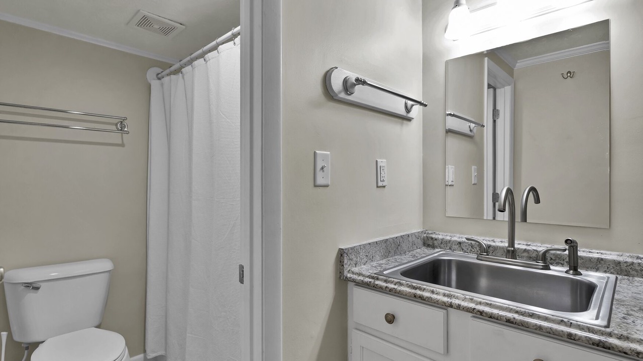 Photo of Bathroom in Airlie