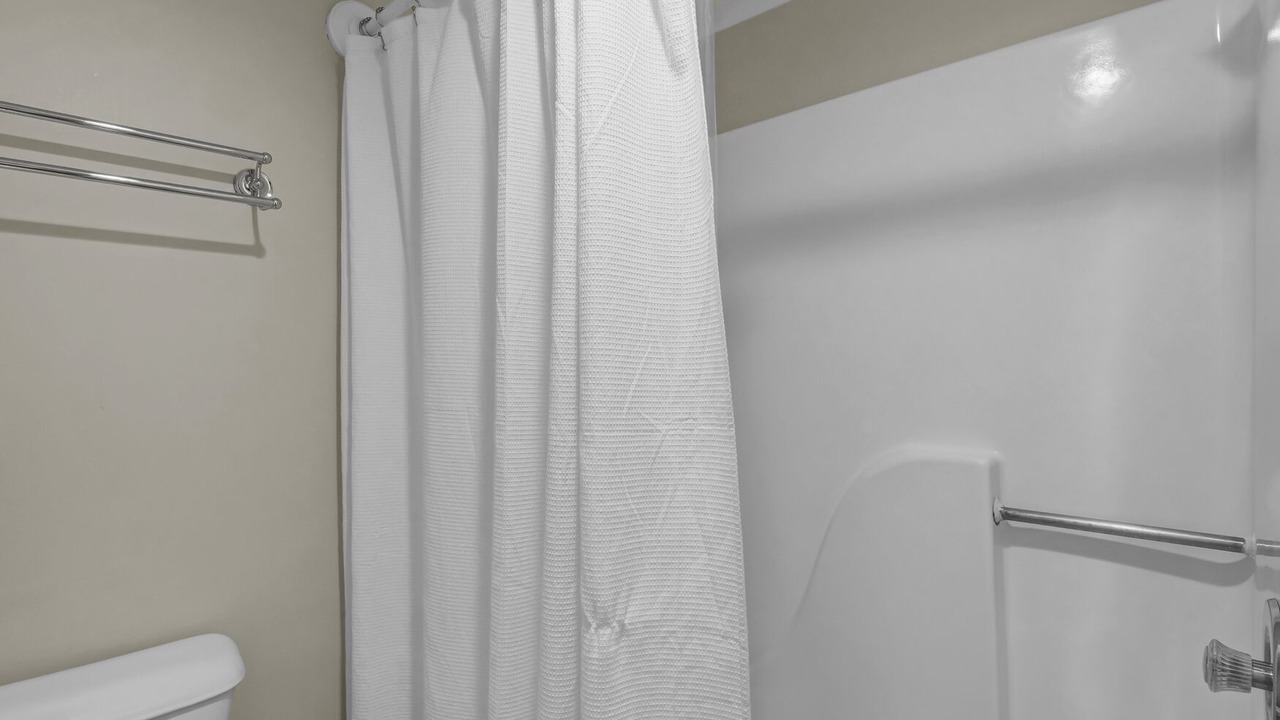 Photo of Bathroom in Airlie