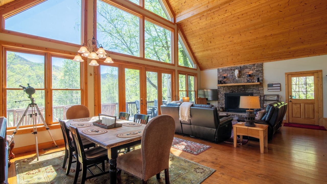 Photo of Livingroom in Cullowhee