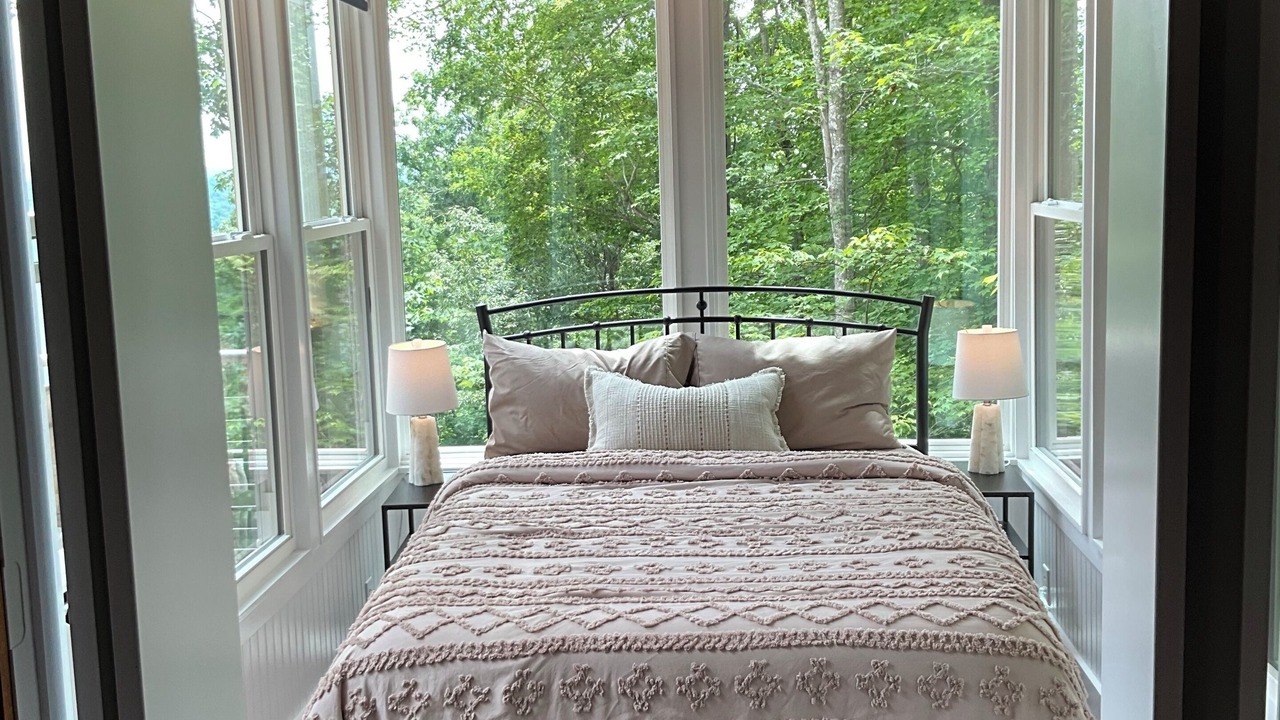 Photo of Bedroom in Byrdstown