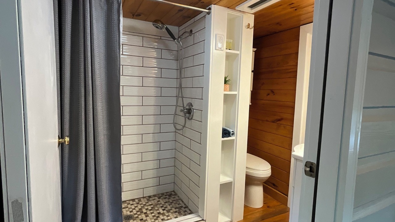 Photo of Bathroom in Byrdstown