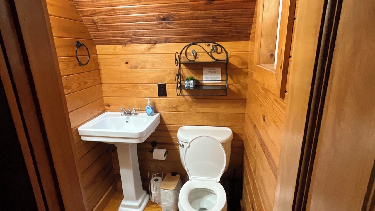 Photo of Bathroom in Byrdstown
