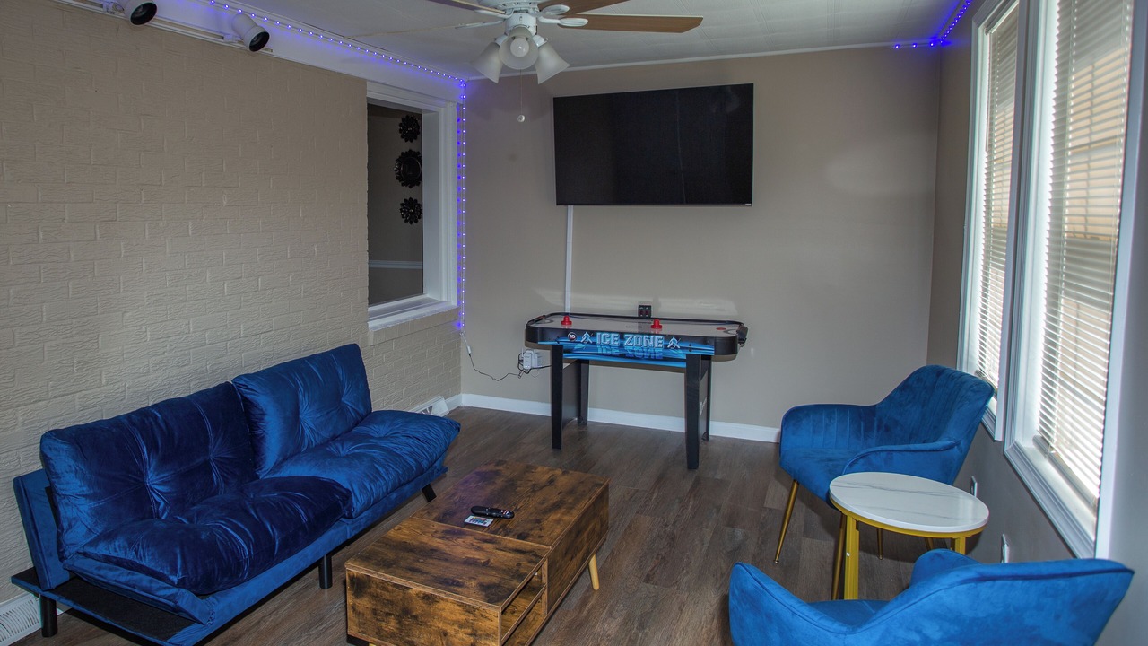 Photo of Livingroom in Coliseum Central