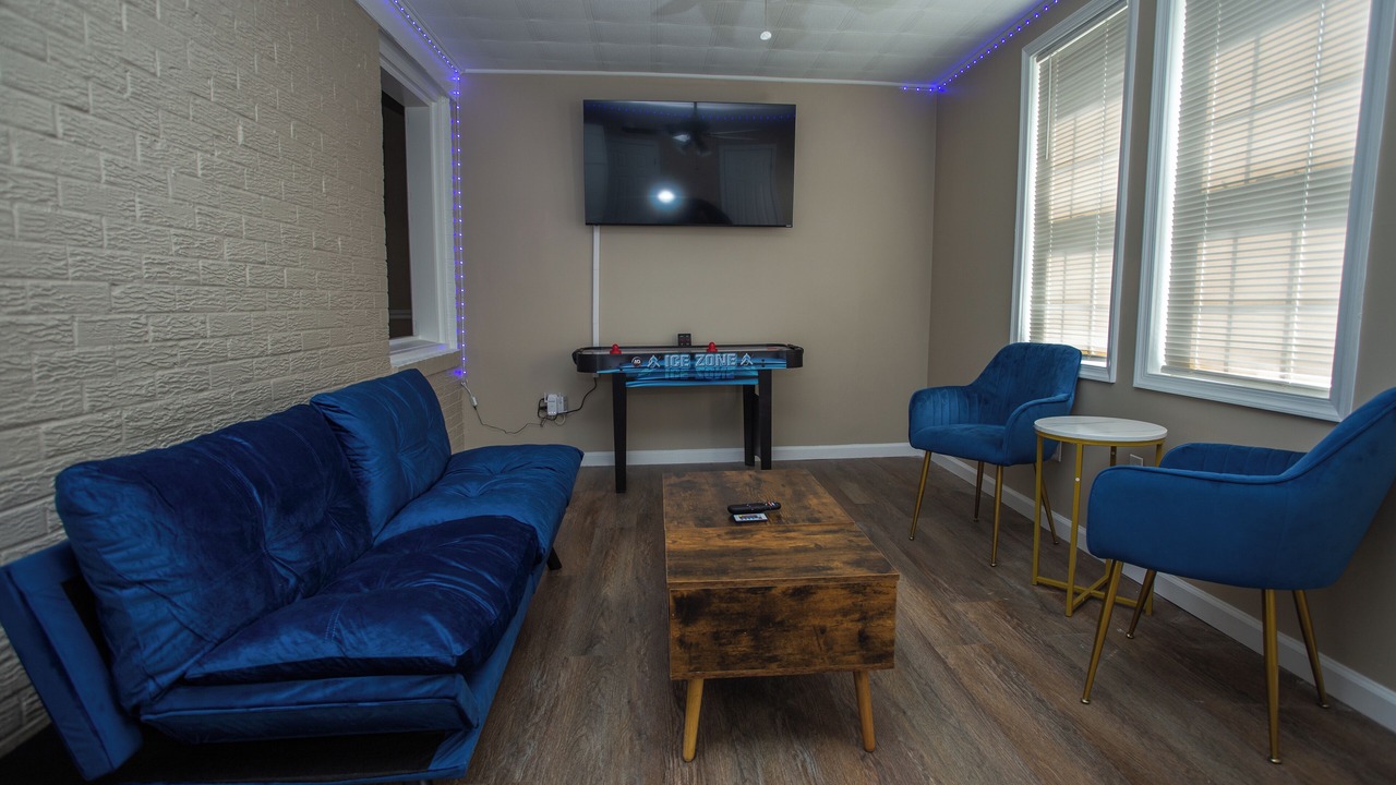 Photo of Livingroom in Coliseum Central