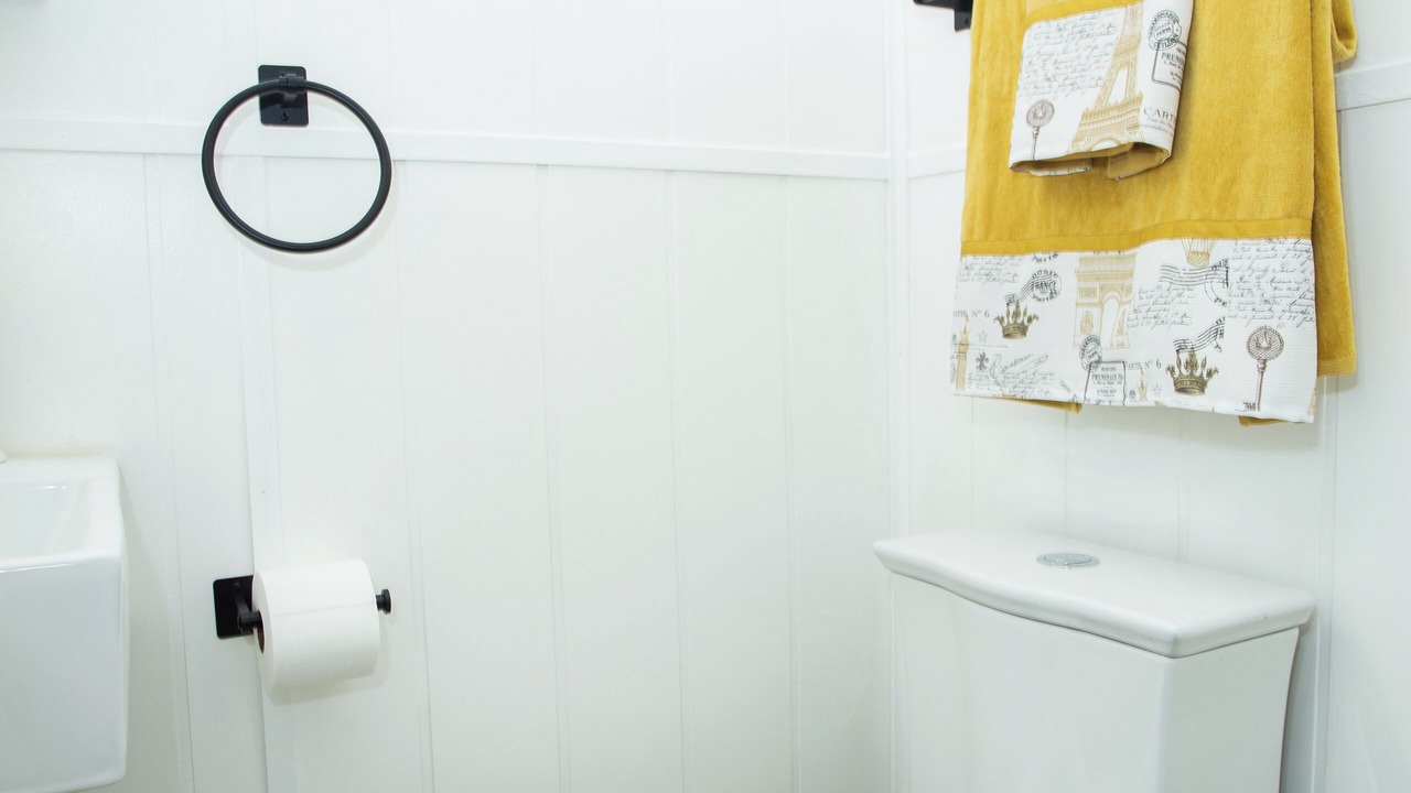 Photo of Bathroom in Coliseum Central
