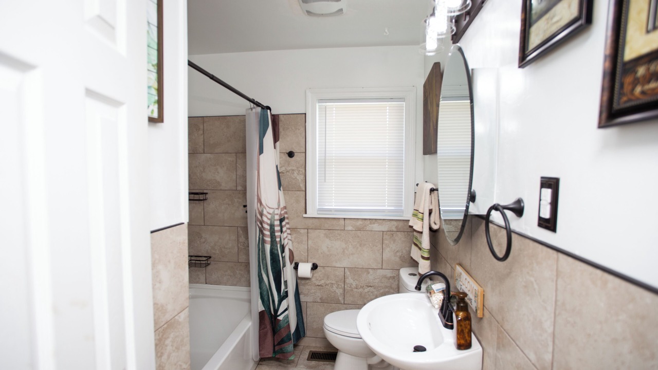 Photo of Bathroom in Coliseum Central