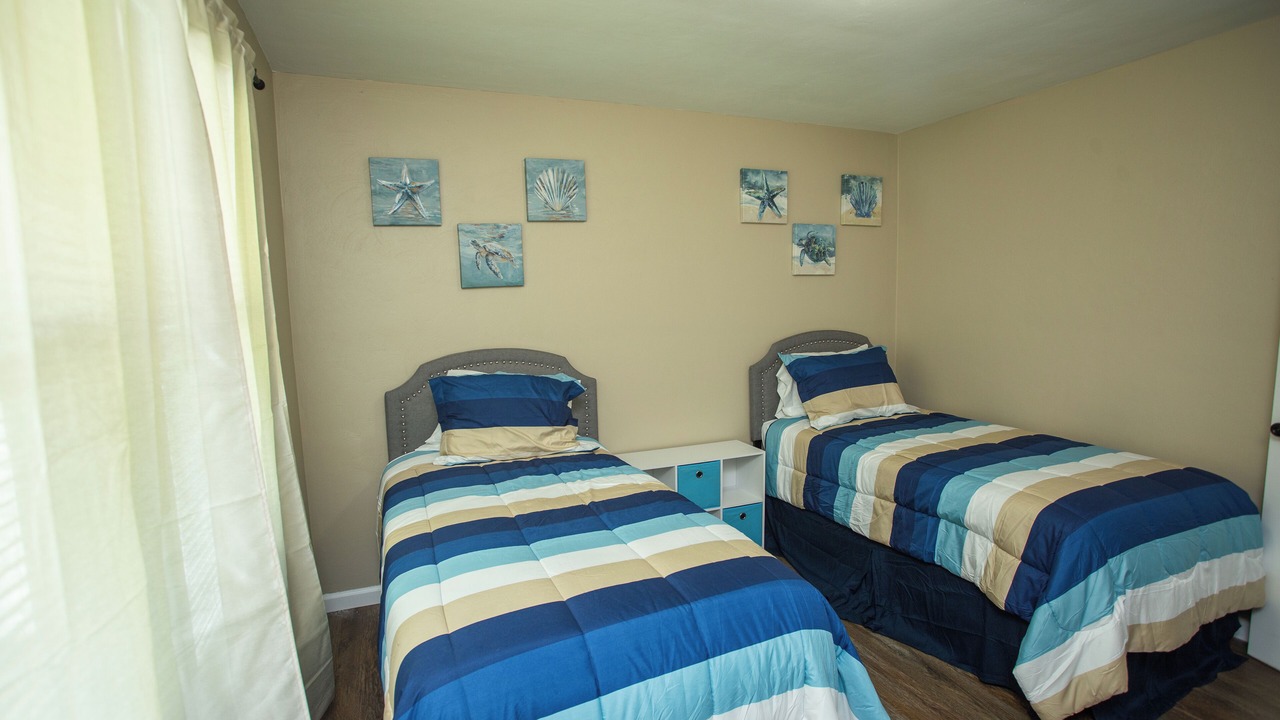 Photo of Bedroom in Coliseum Central