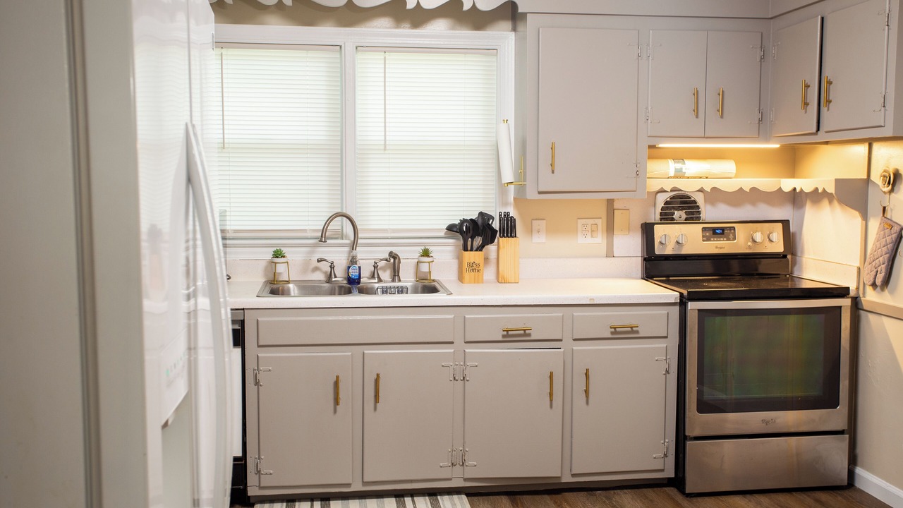 Photo of Kitchen in Coliseum Central